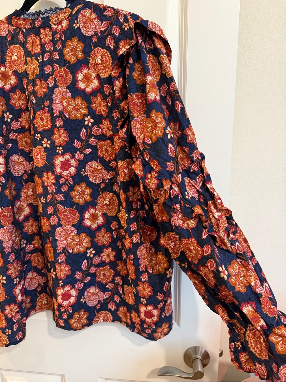 Pioneer woman ruffle detail blouse, NWT - Picture 5 of 6